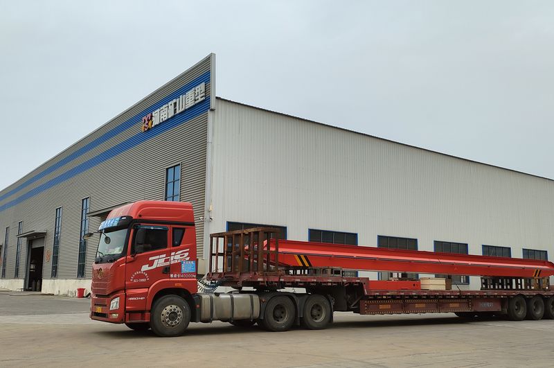 電動單梁起重機3臺 LD5t—16.8m LD3t—16.5m /2臺 制作完成，發(fā)往江西南昌交付客戶使用。